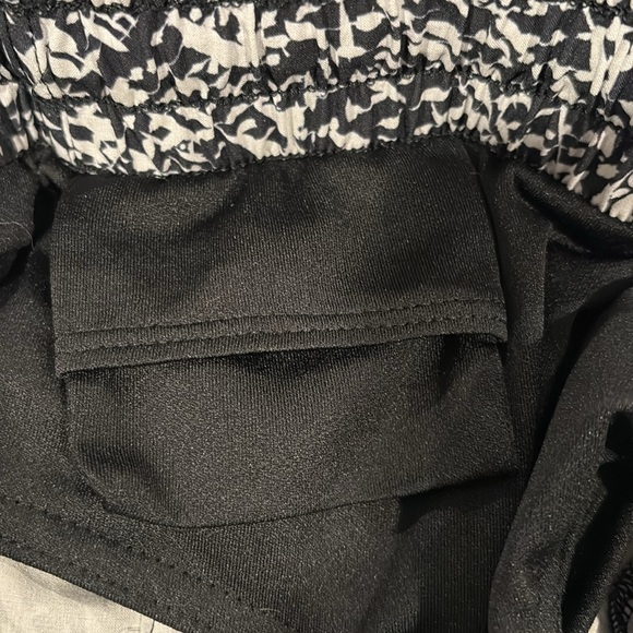 ATHLETA MESH RACER RUN SHORTS - Picture 6 of 6